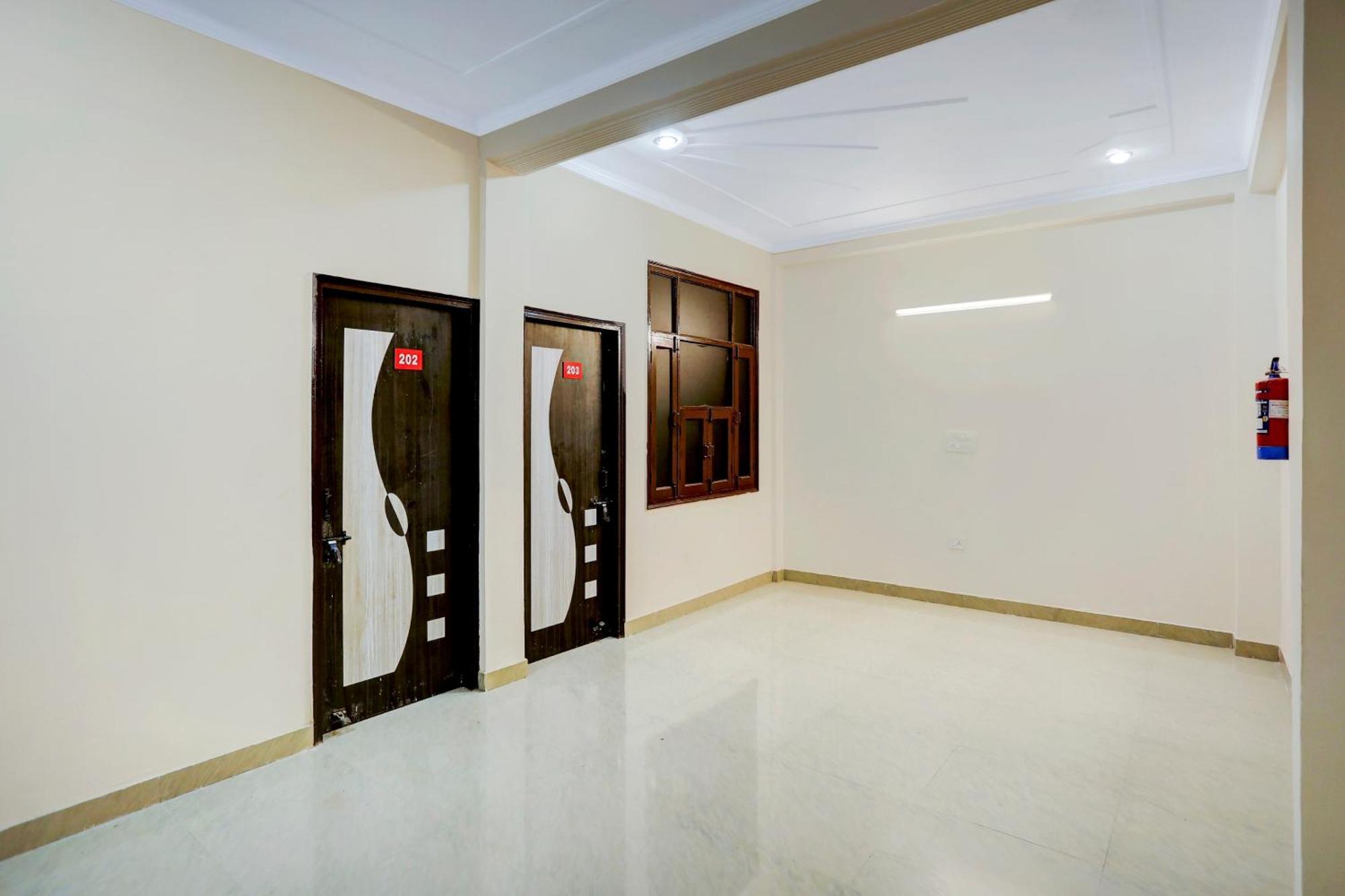 Hotel O Pari Hotel Ghaziabad Extérieur photo